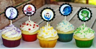 Inside Out Cupcakes - These cupcakes are perfect for an Inside Out birthday party or for talking about emotions with the kids. Download printable toppers for FREE! #InsideOutEmotions #ad