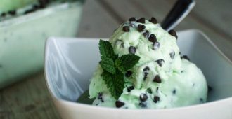 No Churn Mint Chocolate Chip Ice Cream - No ice cream maker needed for this deliciously creamy treat! This recipe tastes like it came from a shop. So good!