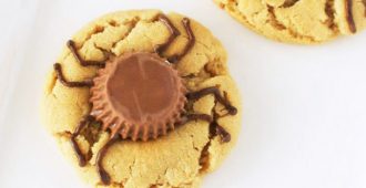 Peanut Butter Cup Spider Cookies - Perfectly chewy peanut butter cookies for Halloween!