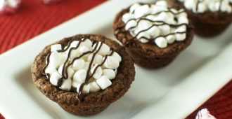 Peppermint Hot Cocoa Cookie Cups