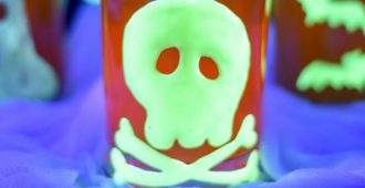 Glow-In-The-Dark Halloween Cilngs