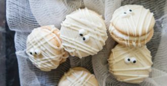 Mummy Macs {Vanilla Bean French Macarons}