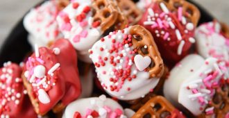 Valentine's Day Caramel Pretzel Bites are the perfect way to share the love this holiday! They're salty, sweet, and so delicious.