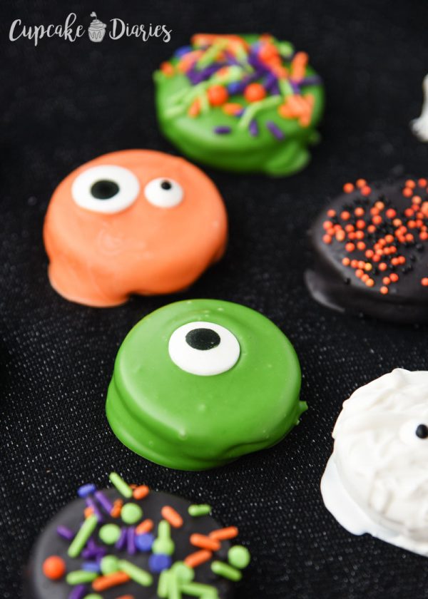 Halloween Dipped Oreos - Cupcake Diaries