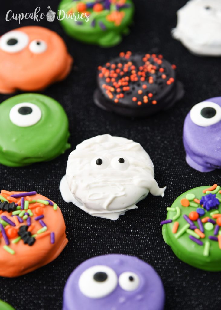 Halloween Dipped Oreos - Cupcake Diaries