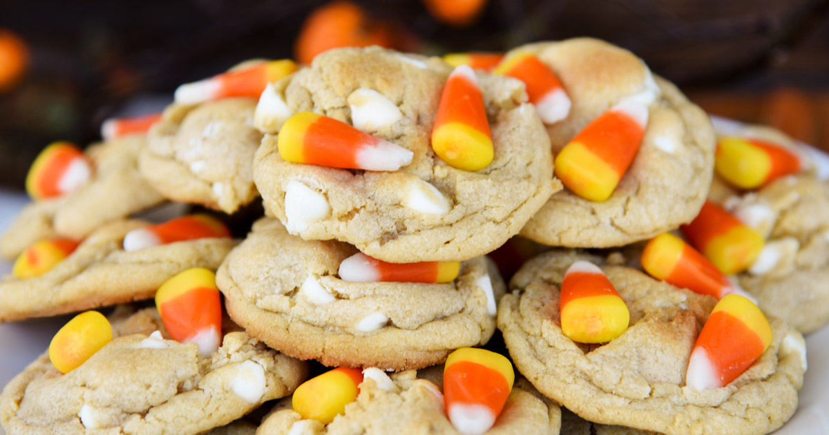 https://www.cupcakediariesblog.com/wp-content/uploads/2020/09/white-chocolate-candy-corn-cookies-facebook.jpg