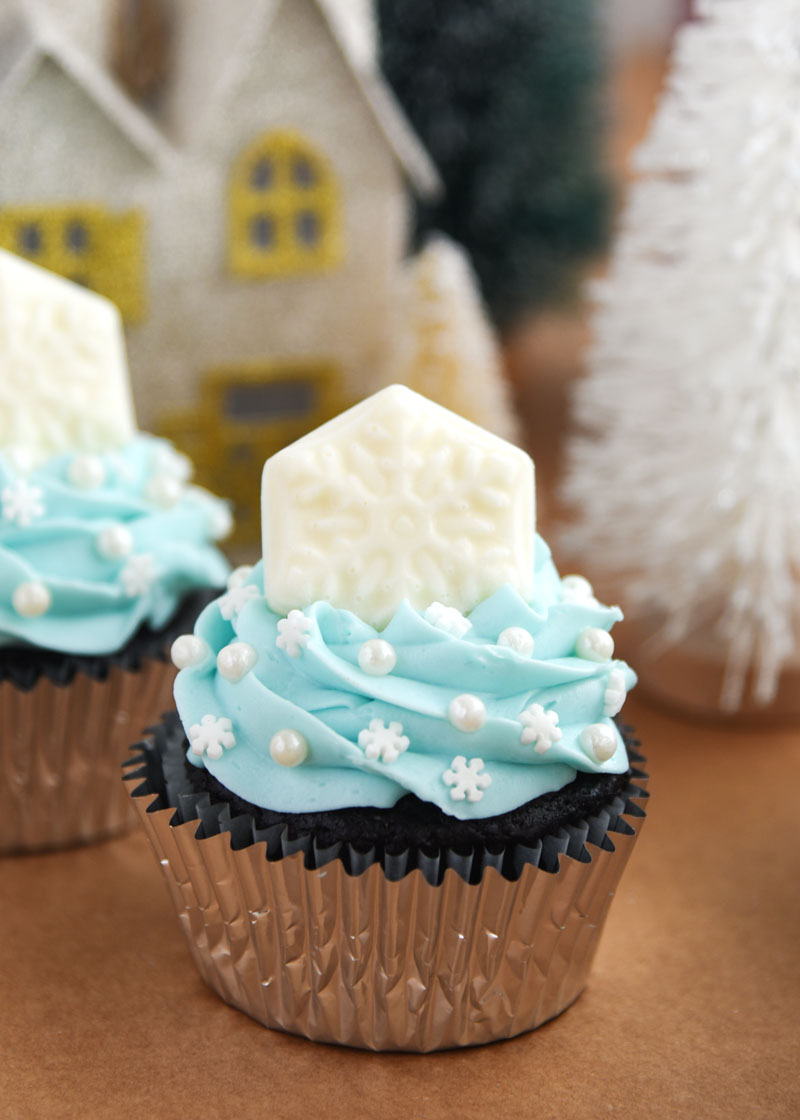 Snowflake Cupcakes - Glorious Treats