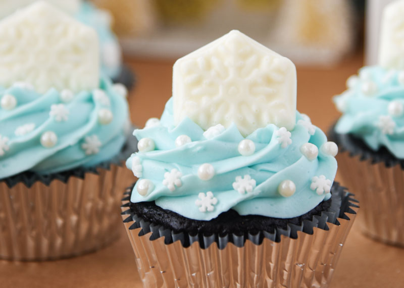 https://www.cupcakediariesblog.com/wp-content/uploads/2020/12/snowflake-cupcakes-recipe.jpg