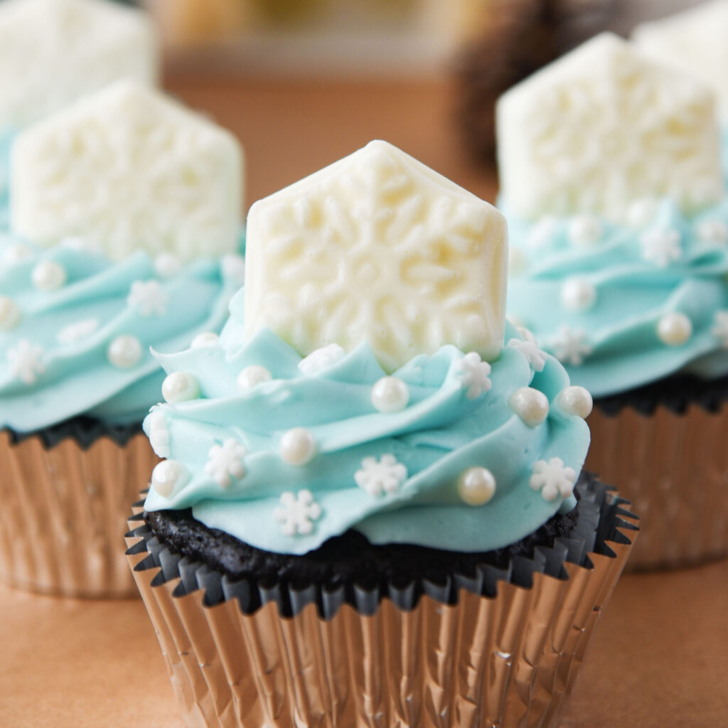 Snowflake Cupcakes Disney Frozen Birthday Dessert - Cupcake Diaries