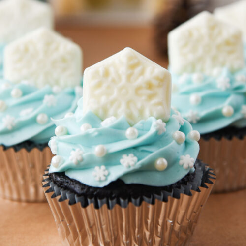 Snowflake Christmas Cupcakes {Sparkly Winter Feel!} - FeelGoodFoodie